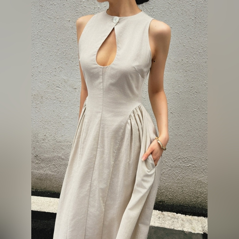 Commense Cream Sleeveless Dress